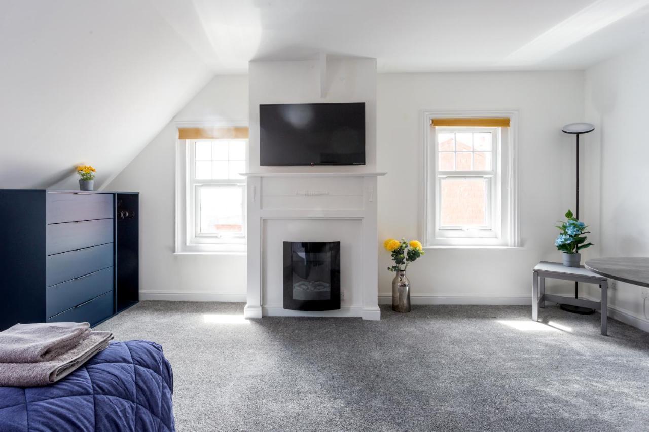 Beach View Luxury Apartment 莱姆里吉斯 外观 照片